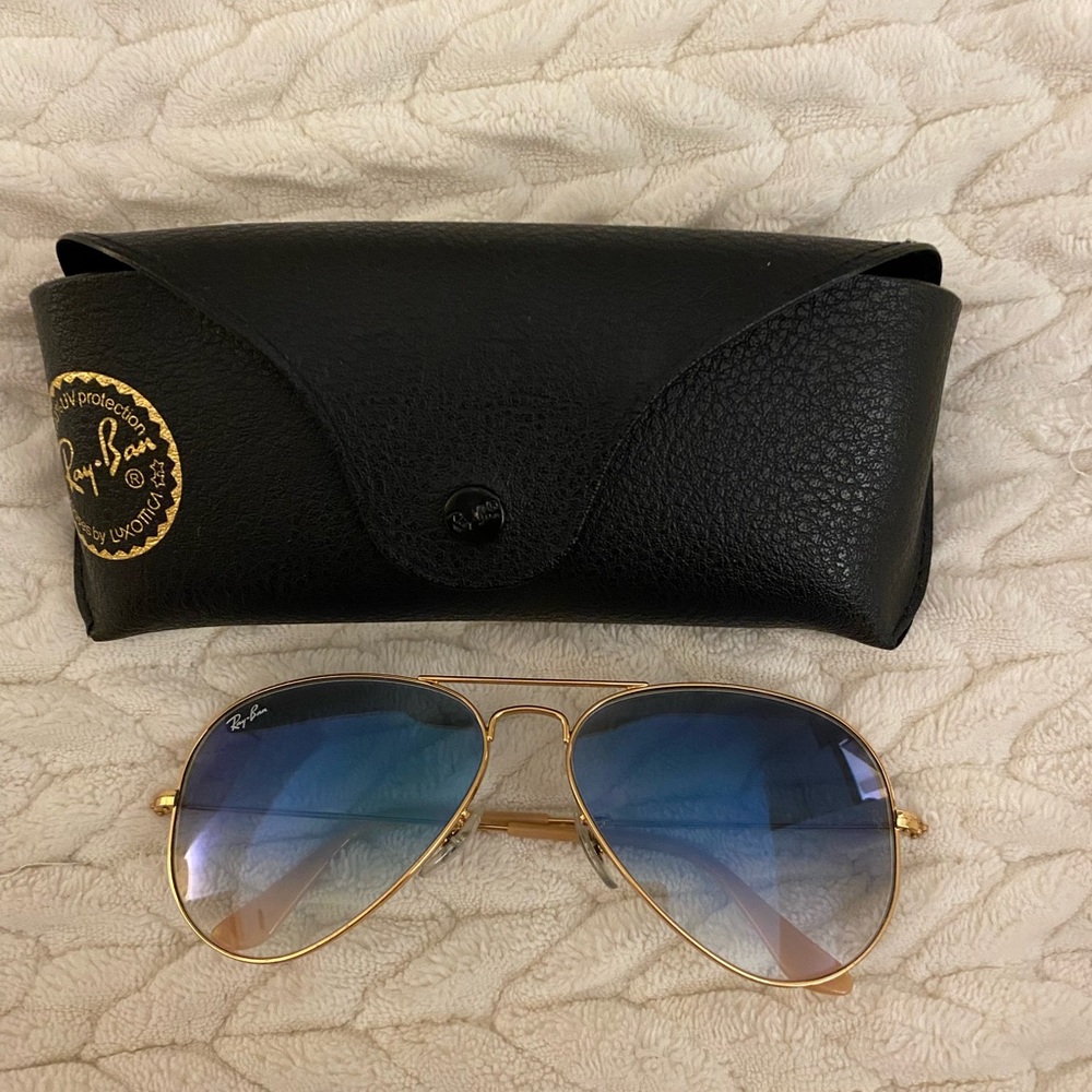 Ray ban aviators, blue lense. Gold frame
